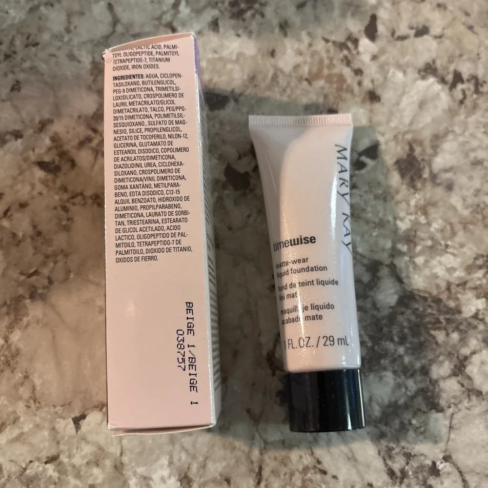 Mary Kay TimeWise Matte-Wear Liquid Foundation 1 oz‎ Beige 1-030757 Combo/Oily